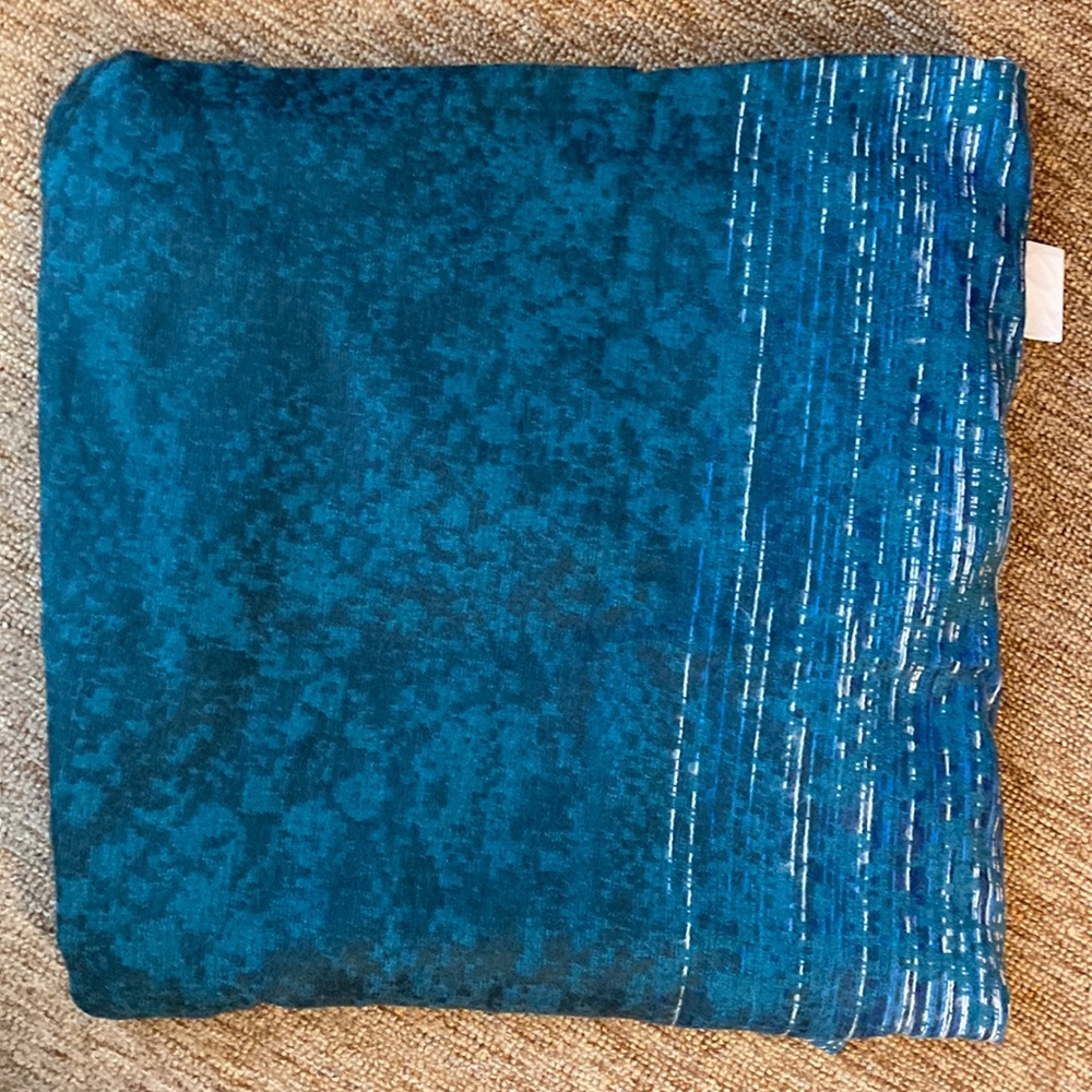 Covering Ruana NWT